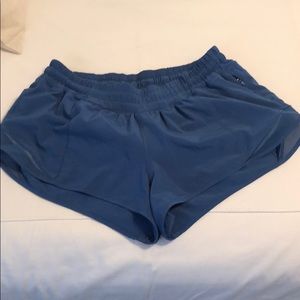 LULULEMON ROYAL BLUE HOTTY HOTT II SIZE 8 SHORTS